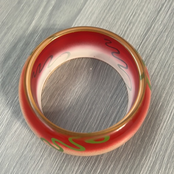 Vintage Lucite Bangle Bracelet with Red, White, and Green Squiggle Design, EUC - Picture 4 of 5